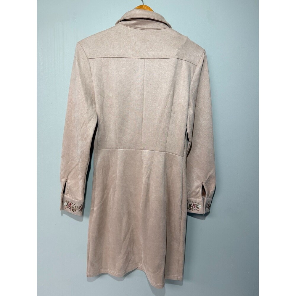 Modesees Womens Blush Faux Suede Embroidered Floral Button Shirt NWT Small - Picture 2 of 14